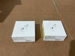lot 19 image: LOT OF 2 AirPods Pro (2nd Generation)