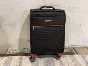 lot 138 image: 2PCS Travelhouse Carry On Luggage Softside Lightweight Suitcase with Spinner Wheels