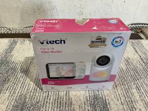 lot 170 image: VTech 3.5 Digital Video Baby Monitor with Pan and Tilt and Night Light