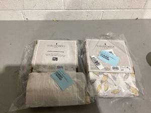 lot 578 image: LOT OF 2 Field Crest Sheer Grommet Panel