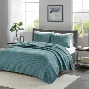 lot 546 image: FullQueen Size 3PCS Madison Park FullQueen Keaton Quilt Set