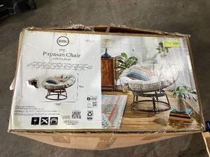 lot 530 image: Better Homes & Gardens Papasan Chair