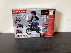 lot 559 image: Razor Dirt Rocket MX125 Electric-Powered Dirt Bike