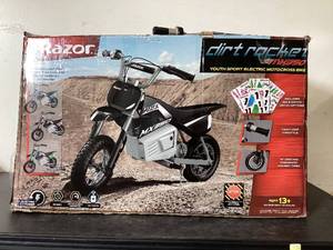 lot 564 image: Razor Dirt Rocket MX350