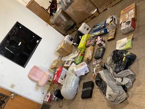 lot 701 image: Wholesale Pallet of Assorted Miscellaneous Items