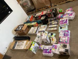 lot 702 image: Wholesale Pallet of Assorted Miscellaneous Items