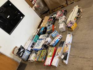 lot 705 image: Wholesale Pallet of Assorted Miscellaneous Items