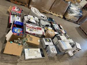 lot 706 image: Wholesale Pallet of Assorted Miscellaneous Items