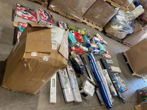 lot 707 image: Wholesale Pallet of Assorted Miscellaneous Items