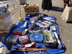 lot 713 image: Wholesale Pallet of Assorted Miscellaneous Items