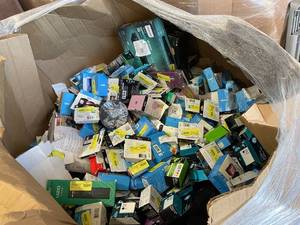 lot 717 image: Wholesale Pallet of Assorted Miscellaneous Items