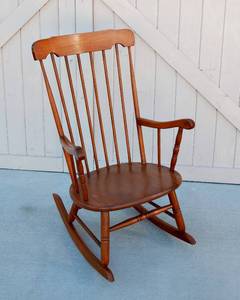 lot 236 image: Vintage Novoles Straza Wooden Rocking Chair - Made in Yugoslavia