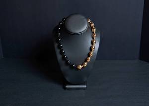 lot 118 image: Vintage Monet Gold Tone & Black Lucite Bead Necklace