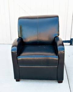 lot 76 image: Black Vinyl Chair