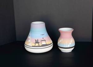 lot 81 image: Handmade Pottery by Sioux Pottery