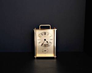 lot 100 image: Vintage Gold Tone Quartz Mantel Clock