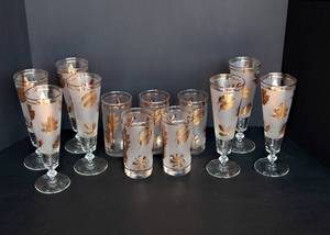 lot 3 image: Vintage 22K Gold Libbeys Autumn Leaf Glassware