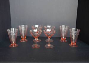 lot 26 image: Vintage Pink Glassware