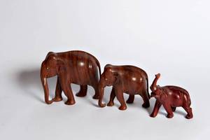 lot 11 image: Elephant Figurines Lot