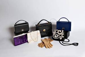 lot 170 image: Purse Lot
