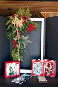 lot 182 image: Christmas Lot
