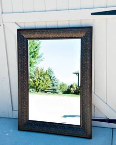 lot 219 image: Mirror