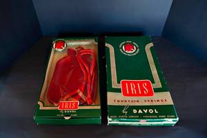 lot 183 image: Vintage Iris Fountain Syringe by Davol