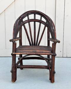 lot 28 image: Childrens Chair