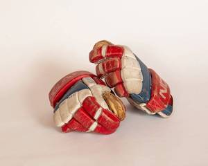 lot 34 image: Vintage Hockey Gloves