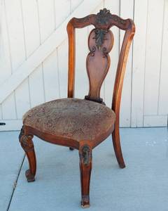 lot 222 image: Vintage Style Chair