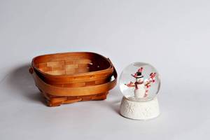 lot 171 image: Basket and Snow Globe