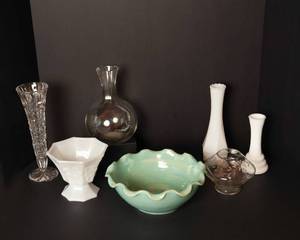 lot 96 image: Miscellaneous Dish Lot