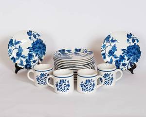 lot 54 image: Stylish Blue and White Dishes