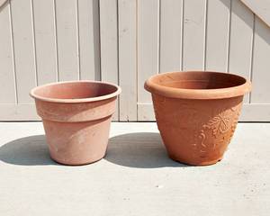 lot 69 image: Resin Planters