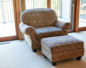 lot 84 image: King Hickory Chair and Ottoman