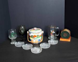 lot 230 image: Miscellaneous Decor and Homeware