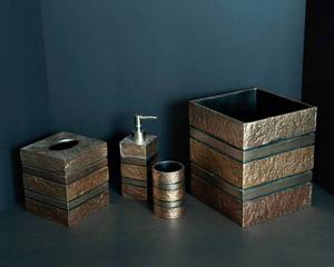 lot 213 image: Metallic Bathroom Accessories