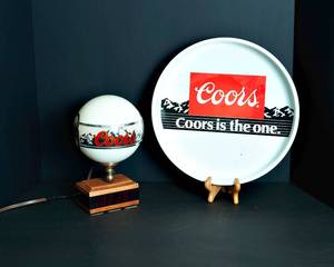 lot 210 image: Vintage Coors Tray and Globe Light Up Clock Sign