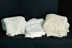 lot 208 image: Tablecloth Lot