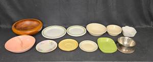 lot 84 image: Assortment of 12 Decorative Serving Bowls and Dishes