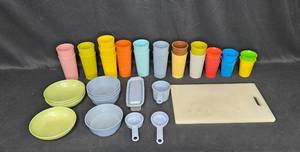 lot 85 image: Group of 20 Colorful Kitchen Utensils and Mixing Bowls
