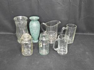 lot 125 image: Assortment of 8 Vintage Glassware Pieces - Decorative and Functional