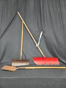 lot 134 image: Set of 3 Assorted Hand Tools for Lawn Care and Gardening