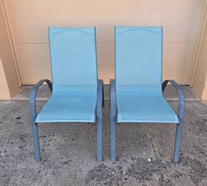 lot 17 image: Pair of Outdoor Lounge Chairs - Blue with Metal Frame