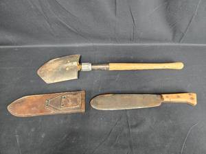 lot 40 image: Set of 2 Vintage Gardening Tools - Trowel and Weeding Knife with Sheath