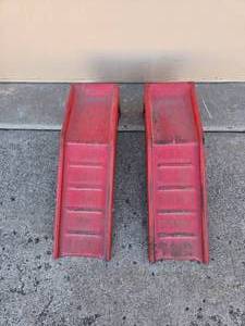 lot 56 image: Set of 2 Used Metal Car Ramps - Red