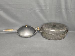 lot 75 image: Set of 2 Vintage Cast Iron Cooking Pots - Wok and Dutch Oven