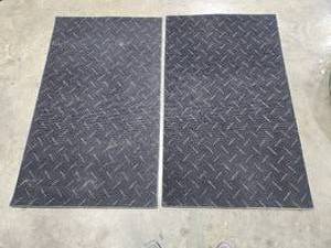 lot 218 image: Set of 2 Rubber Mats - 36 x 60 Inches