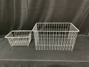 lot 60 image: Set of 2 Wire Storage Baskets - Large and Small