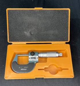 lot 70 image: Mitutoyo Micrometer - 0 to 1 Inch Measuring Tool with Case